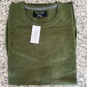 Men’s Banana Republic Merino Wool Crew Sweater. BRAND NEW in PLASTIC. Size XL.